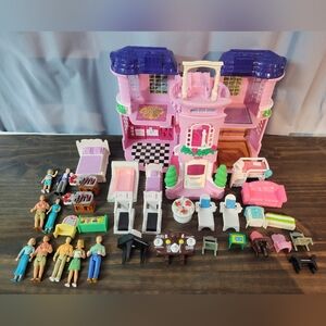 2001 Mattel Fisher Price Sweet Streets Folding Doll Townhouse Home Carrying Case